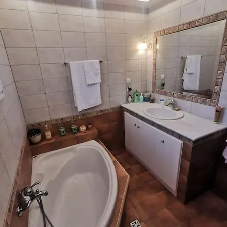 Mama's House. 300m απο τον μύλο των ξωτικών. 別荘 Tríkala