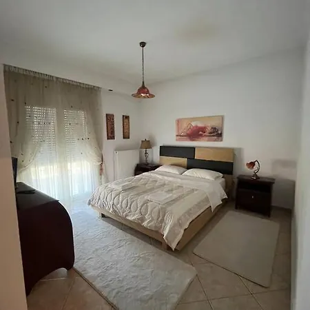 Mama's House. 300m απο τον μύλο των ξωτικών.