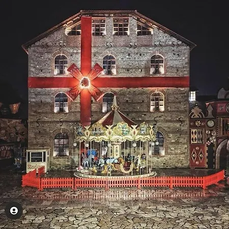 Mama's House. 300m απο τον μύλο των ξωτικών. * Tríkala