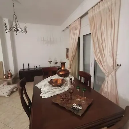 Mama's House. 300m απο τον μύλο των ξωτικών. Tríkala