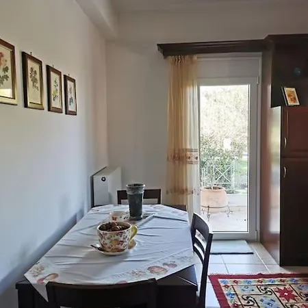 Mama's House. 300m απο τον μύλο των ξωτικών. * Tríkala