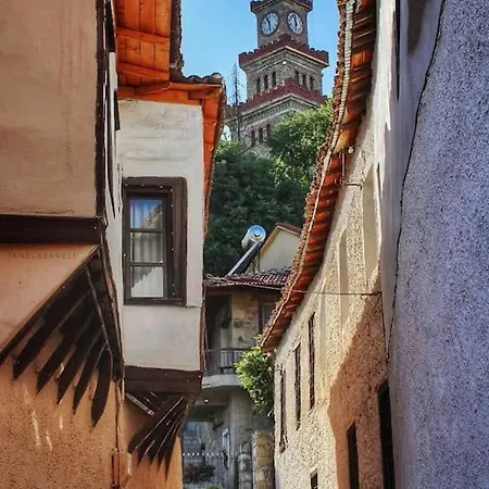 Mama's House. 300m απο τον μύλο των ξωτικών. *