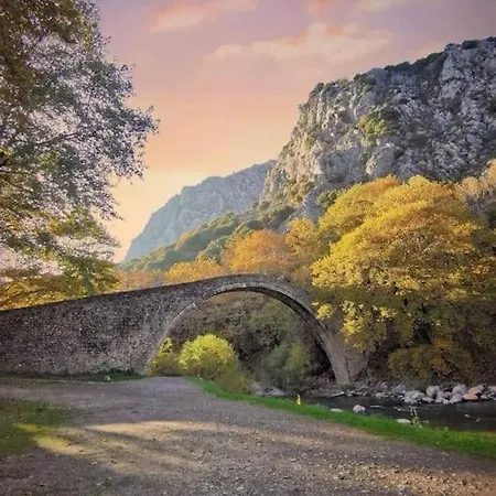 Mama's House. 300m απο τον μύλο των ξωτικών. Tríkala