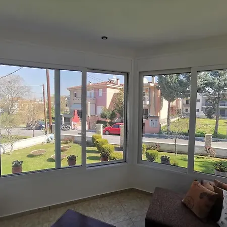 Mama's House. 300m απο τον μύλο των ξωτικών. * Tríkala