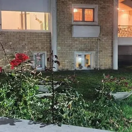 Mama's House. 300m απο τον μύλο των ξωτικών.