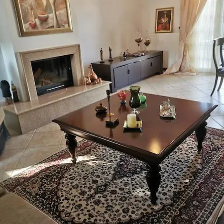 Holiday home Mama's House. 300m απο τον μύλο των ξωτικών. *
